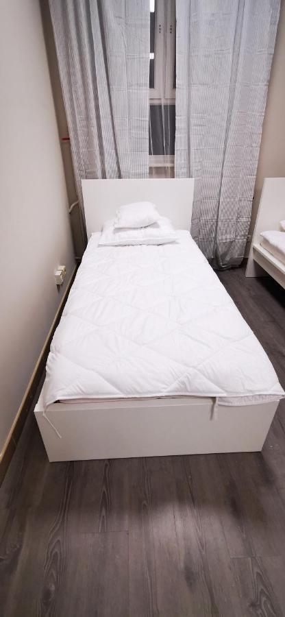 Hostel Powstaniec Wola - Private Rooms Varsovia Exterior foto