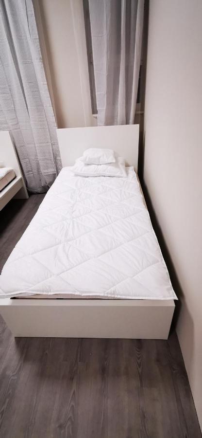 Hostel Powstaniec Wola - Private Rooms Varsovia Exterior foto