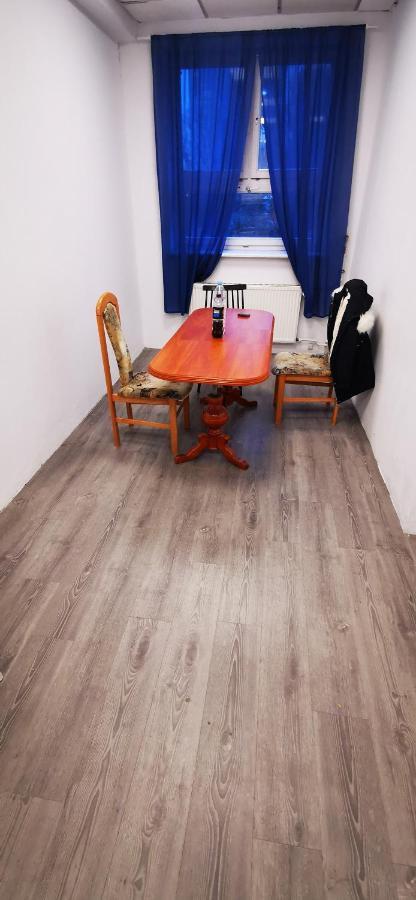 Hostel Powstaniec Wola - Private Rooms Varsovia Exterior foto