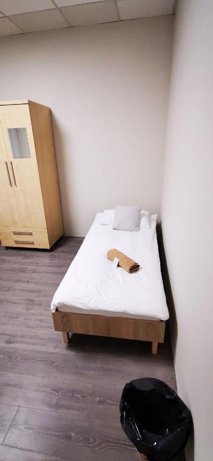 Hostel Powstaniec Wola - Private Rooms Varsovia Exterior foto