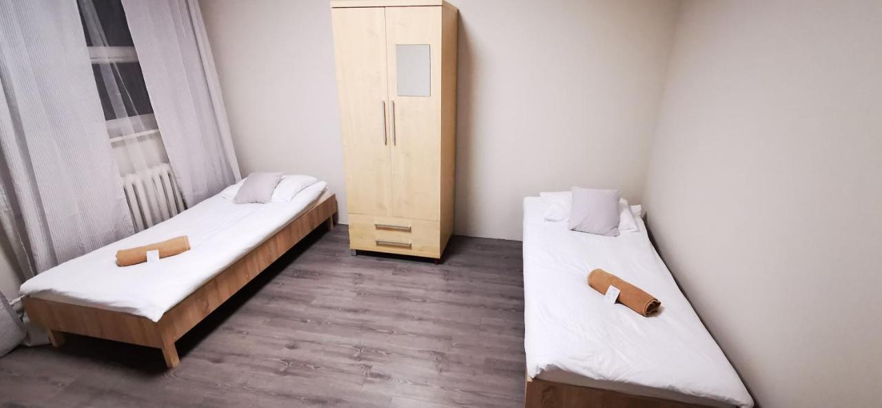 Hostel Powstaniec Wola - Private Rooms Varsovia Exterior foto