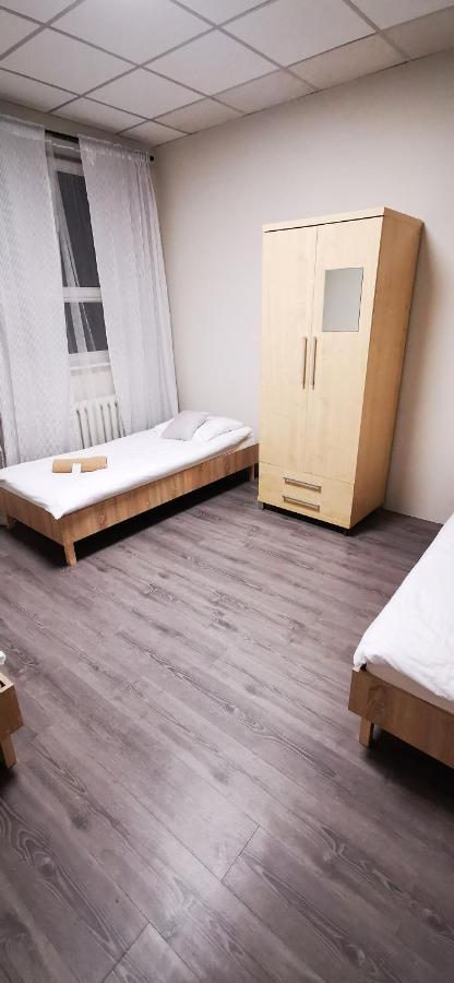 Hostel Powstaniec Wola - Private Rooms Varsovia Exterior foto