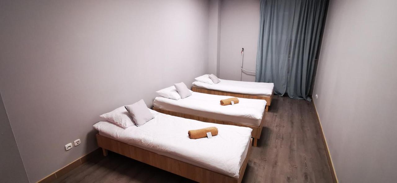Hostel Powstaniec Wola - Private Rooms Varsovia Exterior foto