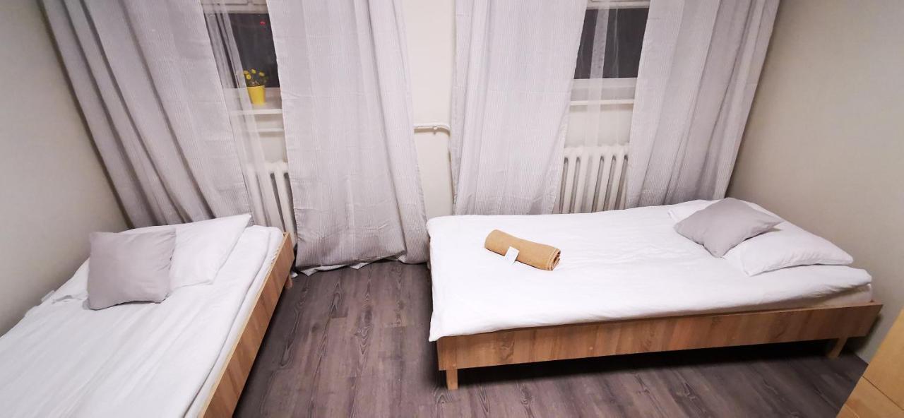Hostel Powstaniec Wola - Private Rooms Varsovia Exterior foto