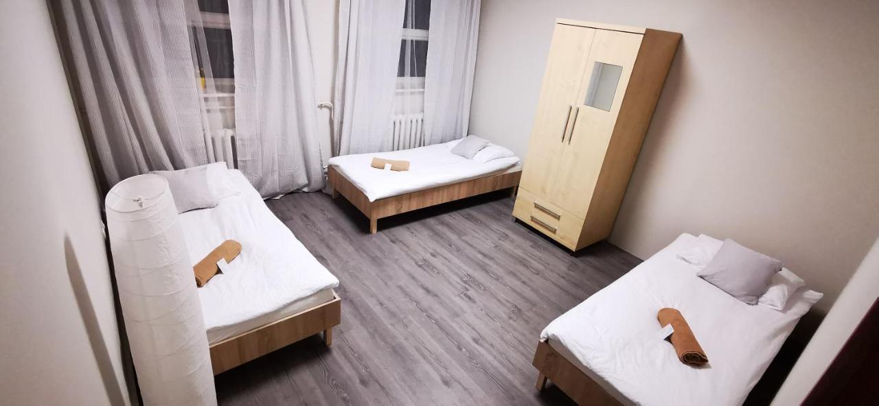 Hostel Powstaniec Wola - Private Rooms Varsovia Exterior foto