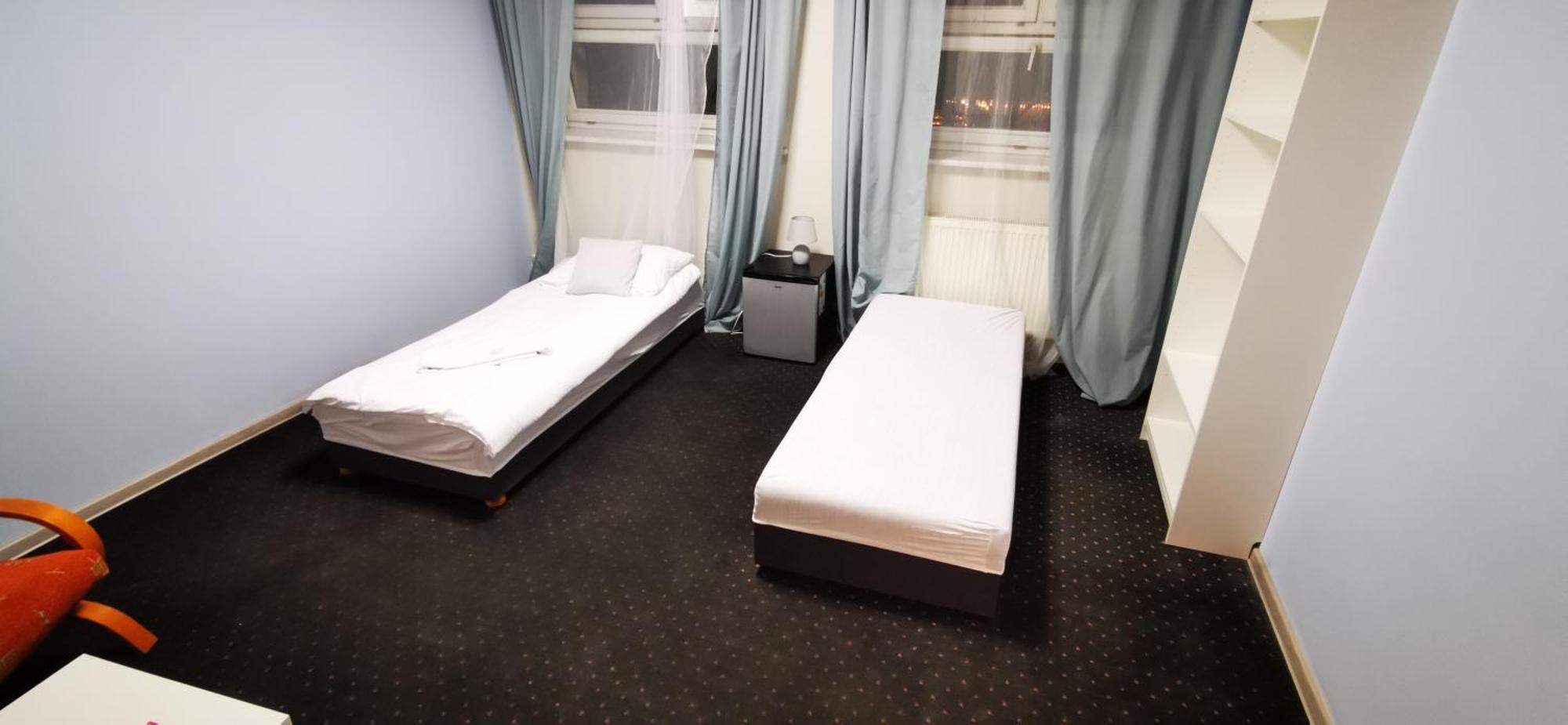 Hostel Powstaniec Wola - Private Rooms Varsovia Exterior foto